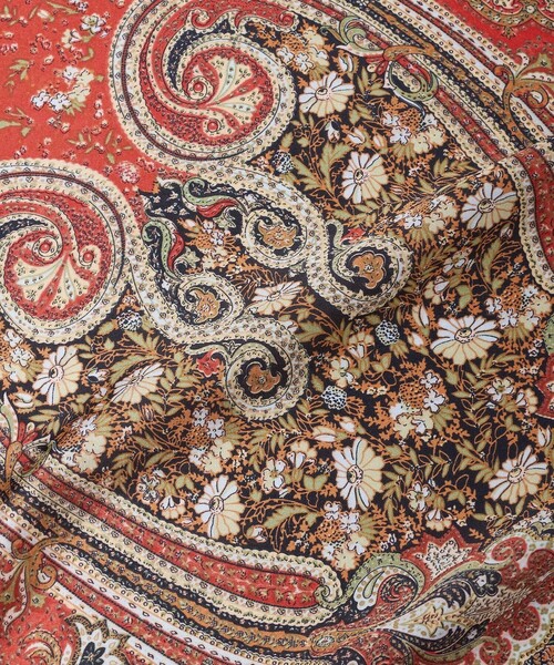 BEAUTY&YOUTH UNITED ARROWS(ビューティーアンドユースユナイテッドアローズ)の「ペイズリー×フラワーモチーフ スカーフ(バンダナ/スカーフ・レディース・オリーブ/レッド・FREE)」の4枚目の写真