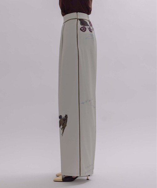 Eimee Law(エイミーロウ)の「テキスト馬柄ptパイピングセンタープレスパンツ(その他パンツ・レディース・ライトベージュ/ブラック・MEDIUM)」の14枚目の写真