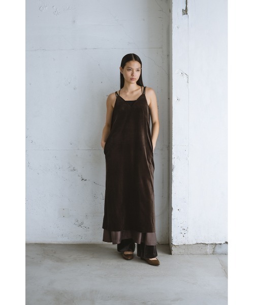 STYLEMIXER（スタイルミキサー）の「ベロアレイヤーキャミワンピース（ワンピース・レディース・ブラック/ブラウン/ベージュ・SMALL/MEDIUM）」の3枚目の写真