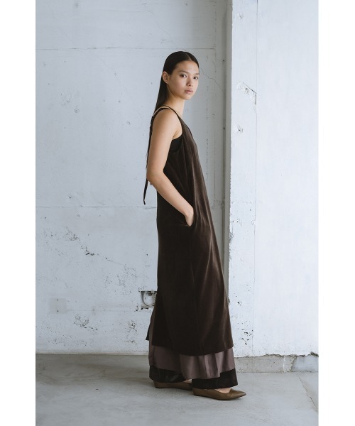 STYLEMIXER（スタイルミキサー）の「ベロアレイヤーキャミワンピース（ワンピース・レディース・ブラック/ブラウン/ベージュ・SMALL/MEDIUM）」の12枚目の写真