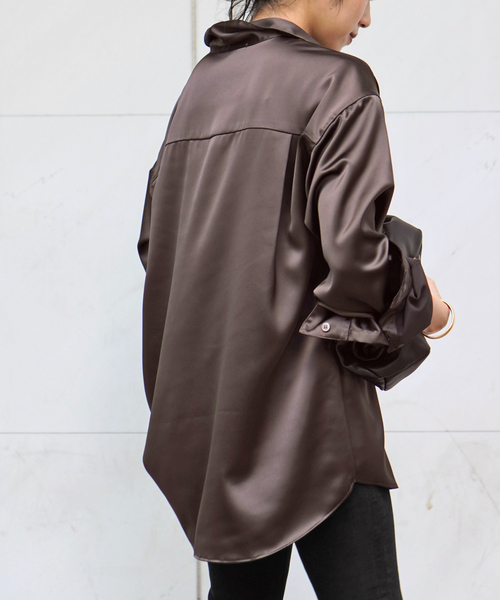 AP STUDIO(エーピーストゥディオ)の「サテンシャツ(シャツ/ブラウス・レディース・ブラック/チョコ・FREE)」の3枚目の写真