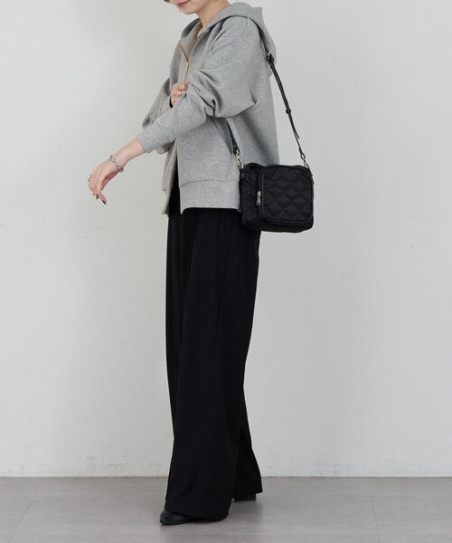 新品　russet　ラシット　キルティング ラウンド ショルダーバッグ ブラック russet（ラシット）の「キルティングラウンドショルダーバッグ（CE