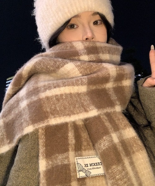 Teem Store（チームストア）の「【7色展開 / お気に入り数2万人突破!/大好評◎】あったかいボリュームチェックフリンジワイドマフラー/プレゼント/バレンタイン/旅行（マフラー・レディース・ベージュ/ネイビー/レッド/ピンク/グリーン/ブラック/ブルー・F）」の19枚目の写真