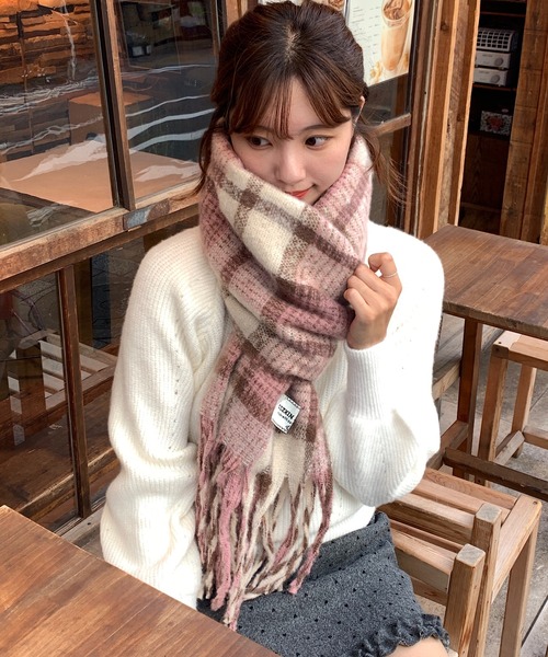 LOUIS VUITTON チェック柄マフラー フリンジ付き　みどりママ LOUIS VUITTON チェック柄マフラー フリンジ付き みどりママ LOUIS