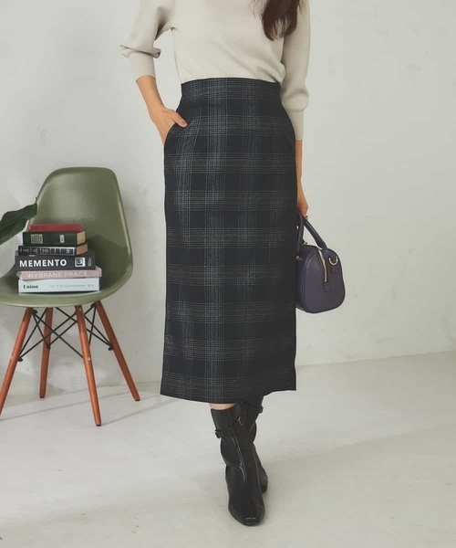a.v.v（アーヴェヴェ）の「ラメチェックナロースカート（スカート・レディース・チャコールグレー/モカ・36/38）」の2枚目の写真