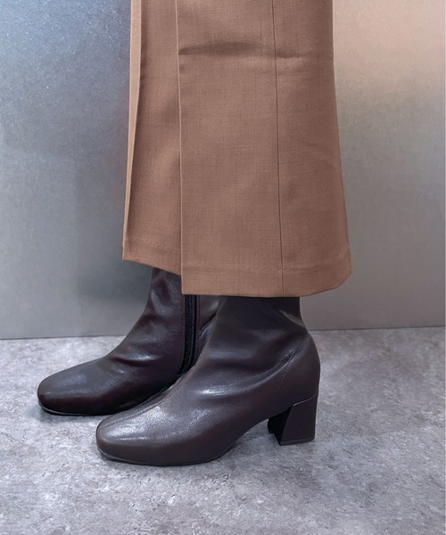 enchanted（エンチャンテッド）の「晴雨兼用チャンキーヒールストレッチショートブーツ（ブーツ・レディース・ダークブラウン/ブラック・24.5/25/24/23.5/23/22.5）」の2枚目の写真