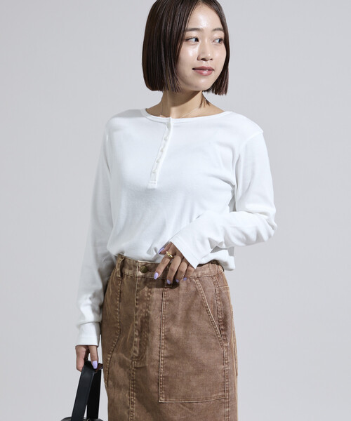 FREAK'S STORE(フリークスストア)の「<新色追加>調温素材 INKEEP ヘンリーネックトップス/インキープ ヘンリーネックロンT(Tシャツ/カットソー・レディース・レッド/オフホワイト/その他/ブラック/その他15/ブルーグリーン・フリ-)」の2枚目の写真