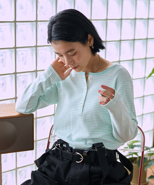 FREAK'S STORE(フリークスストア)の「<新色追加>調温素材 INKEEP ヘンリーネックトップス/インキープ ヘンリーネックロンT(Tシャツ/カットソー・レディース・レッド/オフホワイト/その他/ブラック/その他15/ブルーグリーン・フリ-)」の6枚目の写真