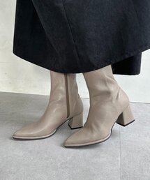ポインテッドヒールブーツ