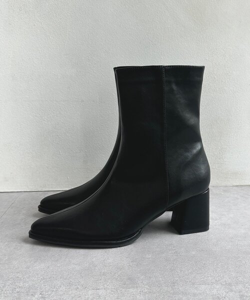 Thevon（ゼボン）の「ポインテッドヒールブーツ（ブーツ・レディース・ブラック/グレイッシュベージュ・L/M）」の7枚目の写真