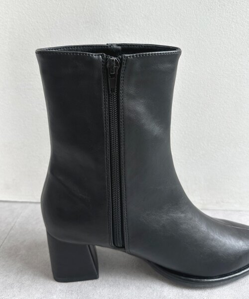 Thevon（ゼボン）の「ポインテッドヒールブーツ（ブーツ・レディース・ブラック/グレイッシュベージュ・L/M）」の11枚目の写真