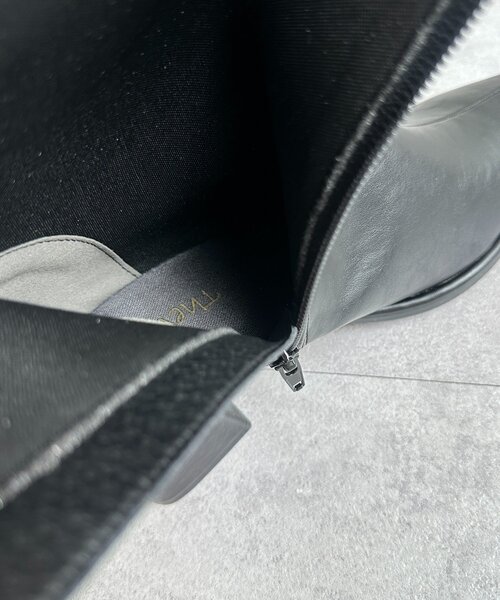 Thevon（ゼボン）の「ポインテッドヒールブーツ（ブーツ・レディース・ブラック/グレイッシュベージュ・L/M）」の12枚目の写真