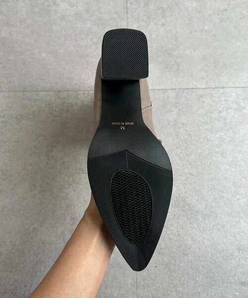 Thevon（ゼボン）の「ポインテッドヒールブーツ（ブーツ・レディース・ブラック/グレイッシュベージュ・L/M）」の14枚目の写真