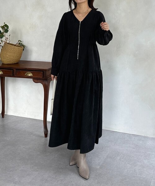 Thevon（ゼボン）の「ポインテッドヒールブーツ（ブーツ・レディース・ブラック/グレイッシュベージュ・L/M）」の17枚目の写真