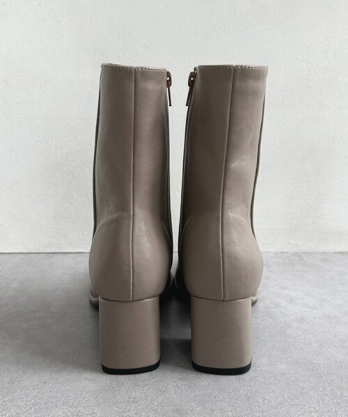 Thevon（ゼボン）の「ポインテッドヒールブーツ（ブーツ・レディース・ブラック/グレイッシュベージュ・L/M）」の21枚目の写真