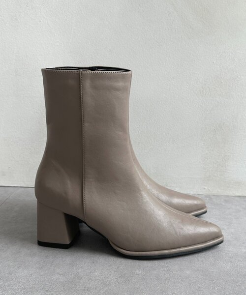 Thevon（ゼボン）の「ポインテッドヒールブーツ（ブーツ・レディース・ブラック/グレイッシュベージュ・L/M）」の22枚目の写真