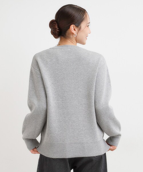 SHOO・LA・RUE（シューラルー）の「【洗濯機可/ちくちくしにくい】大人のための スウェットライク刺繍ロゴニット（ニット/セーター・レディース・ネイビー/グレー/ブラウン系その他/アイボリー・04/03/02/01）」の7枚目の写真