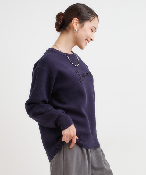 SHOO・LA・RUE（シューラルー）の「【洗濯機可/ちくちくしにくい】大人のための スウェットライク刺繍ロゴニット（ニット/セーター・レディース・ネイビー/グレー/ブラウン系その他/アイボリー・04/03/02/01）」の11枚目の写真
