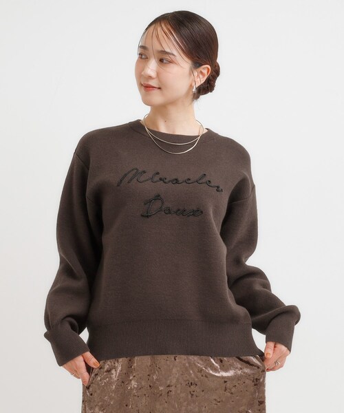 SHOO・LA・RUE（シューラルー）の「【洗濯機可/ちくちくしにくい】大人のための スウェットライク刺繍ロゴニット（ニット/セーター・レディース・ネイビー/グレー/ブラウン系その他/アイボリー・04/03/02/01）」の18枚目の写真