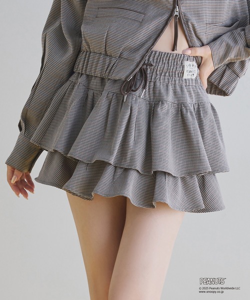 one after another NICE CLAUP（ワンアフターアナザーナイスクラップ）の「【PEANUTSコラボ】セットアップ対応/フリルミニスカート（スカート・レディース・ブラック/ブラウン系その他/ブルー・FREE）」の2枚目の写真