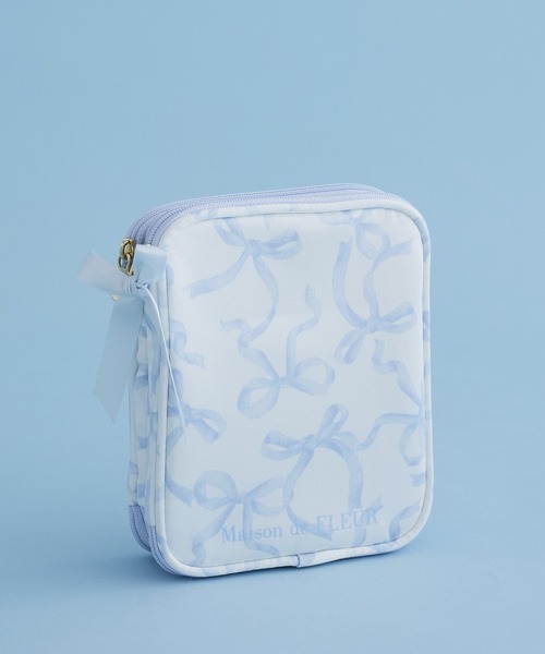 Maison de FLEUR（メゾンドフルール）の「リボンプリントマルチケース（ポーチ・レディース・ライトブルー/ブラック/ピンク・FREE）」の3枚目の写真