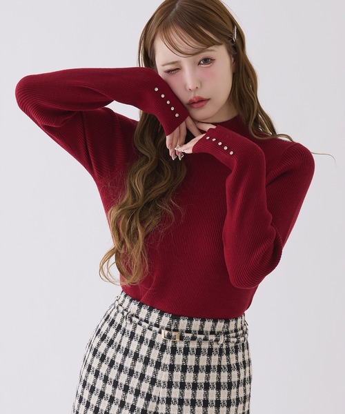 one after another NICE CLAUP（ワンアフターアナザーナイスクラップ）の「ゴールドボタンハイネックリブニット（ニット/セーター・レディース・グレー/レッド/ホワイト/ブラック・FREE）」の4枚目の写真