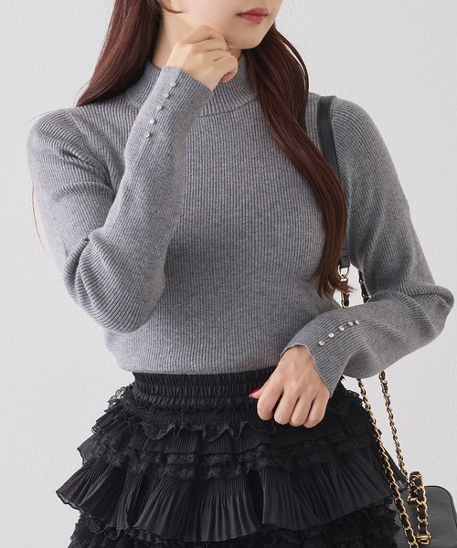 one after another NICE CLAUP（ワンアフターアナザーナイスクラップ）の「ゴールドボタンハイネックリブニット（ニット/セーター・レディース・グレー/レッド/ホワイト/ブラック・FREE）」の8枚目の写真