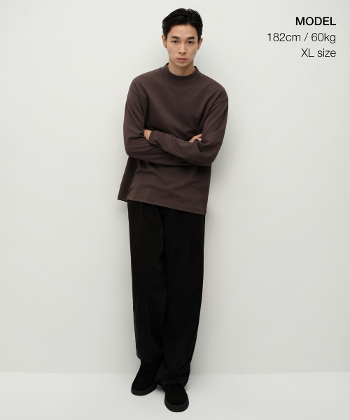 MUSINSA STANDARD（ムシンサスタンダード）の「[ヒートタンダード] モックネック長袖Tシャツ [ダークブラウン]（Tシャツ/カットソー・メンズ・その他・SMALL/MEDIUM/LARGE/X-LARGE/XX-LARGE/XXX-LARGE）」の2枚目の写真