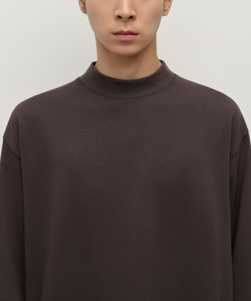 MUSINSA STANDARD（ムシンサスタンダード）の「[ヒートタンダード] モックネック長袖Tシャツ [ダークブラウン]（Tシャツ/カットソー・メンズ・その他・SMALL/MEDIUM/LARGE/X-LARGE/XX-LARGE/XXX-LARGE）」の4枚目の写真