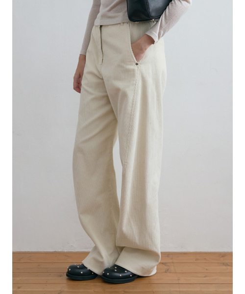 Kijun(キジュン)の「Curved Seam Corduroy Pants Ivory(その他パンツ・レディース・その他・SMALL/MEDIUM/LARGE)」の2枚目の写真