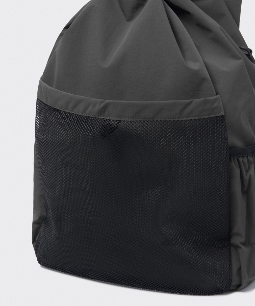 MUSINSA STANDARD（ムシンサスタンダード）の「リップストップメッシュポケットドローストリングバックパック[グレー]（バックパック/リュック・メンズ・その他・FREE）」の5枚目の写真