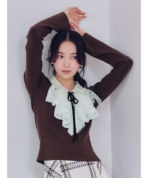 SNIDEL（スナイデル）の「Sustainableレイヤードラッフルニットプルオーバー（ニット/セーター・レディース・アイボリー/ブラック/ブラウン・F）」の3枚目の写真