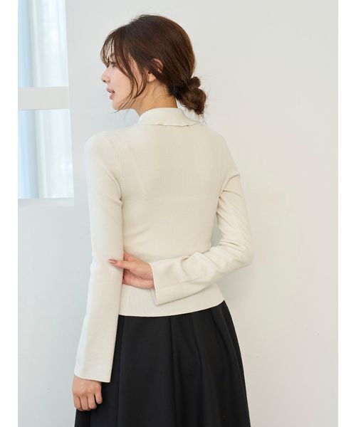 SNIDEL（スナイデル）の「Sustainableレイヤードラッフルニットプルオーバー（ニット/セーター・レディース・アイボリー/ブラック/ブラウン・F）」の6枚目の写真