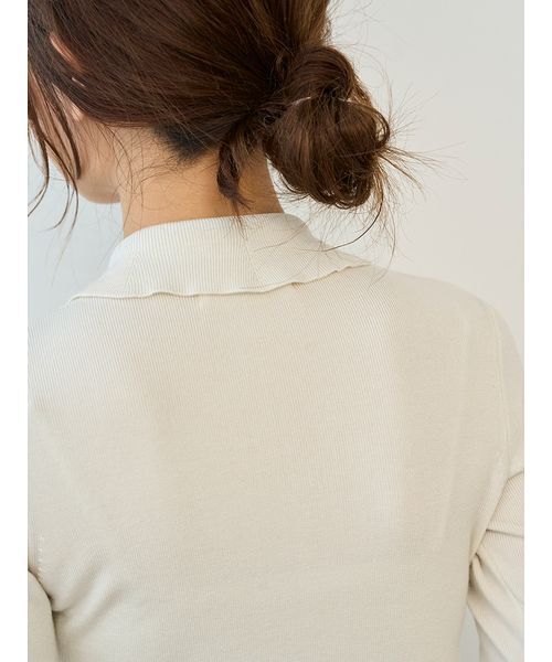 SNIDEL（スナイデル）の「Sustainableレイヤードラッフルニットプルオーバー（ニット/セーター・レディース・アイボリー/ブラック/ブラウン・F）」の11枚目の写真