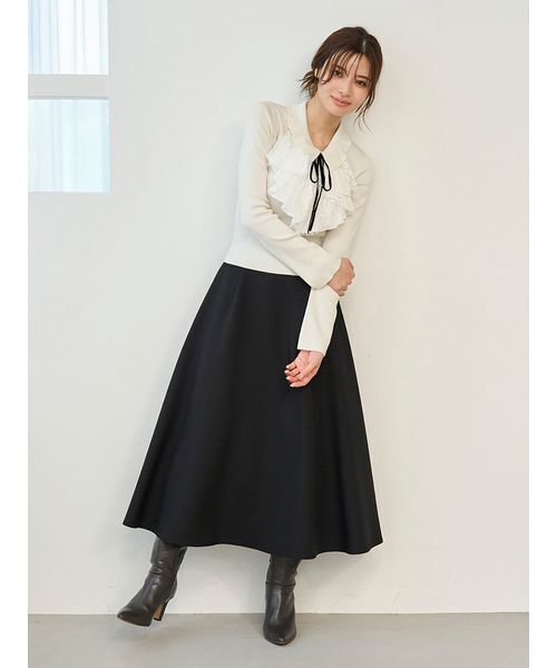 SNIDEL（スナイデル）の「Sustainableレイヤードラッフルニットプルオーバー（ニット/セーター・レディース・アイボリー/ブラック/ブラウン・F）」の12枚目の写真