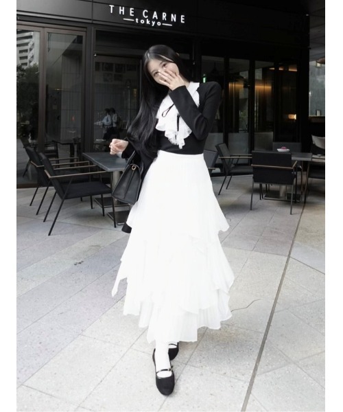 SNIDEL（スナイデル）の「Sustainableレイヤードラッフルニットプルオーバー（ニット/セーター・レディース・アイボリー/ブラック/ブラウン・F）」の19枚目の写真