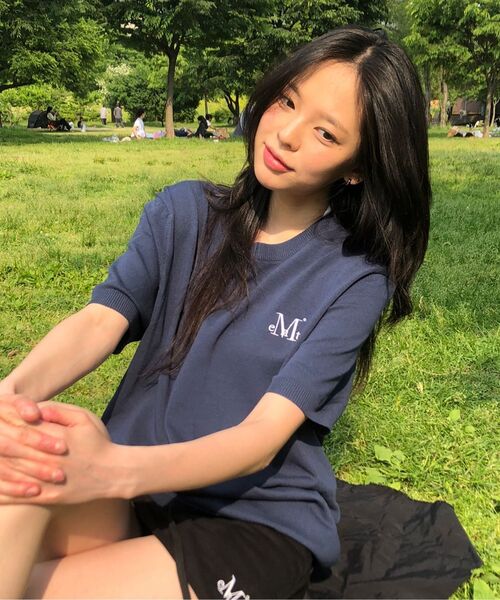 MUCENT(ムセント)の「エロナニット半袖Tシャツ 男女共用 (5カラー)(Tシャツ/カットソー・レディース・チャコールグレー/ライトブルー/ブラック/ネイビー/グレー・FREE)」の7枚目の写真
