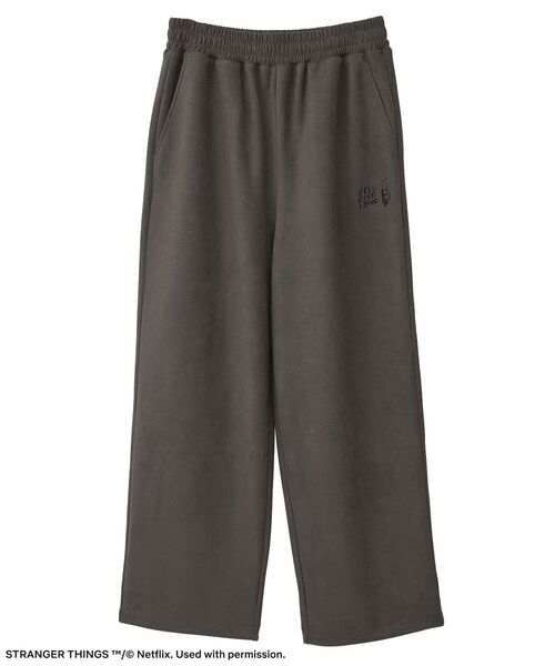 Green　Parks（グリーンパークス）の「■STRANGER THINGS×MINNETONKA フェイクスウェードパンツ（スウェットパンツ・レディース・ベージュ/グレー・FREE）」の2枚目の写真
