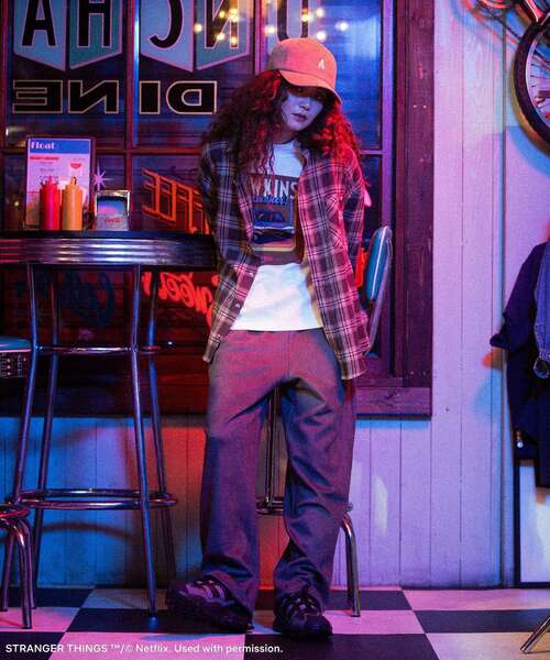 Green　Parks（グリーンパークス）の「■STRANGER THINGS×MINNETONKA フェイクスウェードパンツ（スウェットパンツ・レディース・ベージュ/グレー・FREE）」の9枚目の写真