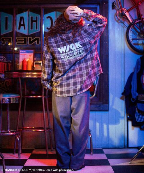 Green　Parks（グリーンパークス）の「■STRANGER THINGS×MINNETONKA フェイクスウェードパンツ（スウェットパンツ・レディース・ベージュ/グレー・FREE）」の10枚目の写真