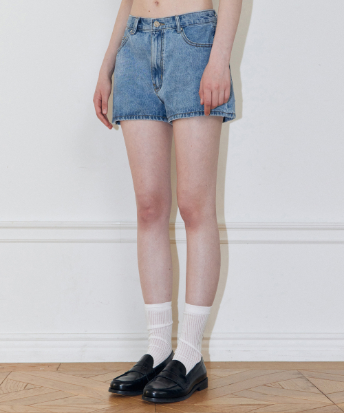 LADY VOLUME(レディーボリューム)の「ディストレスデニムショーツ (BLUE)(その他パンツ・レディース・その他・SMALL/MEDIUM/LARGE)」の3枚目の写真