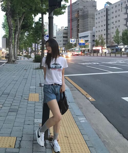 LADY VOLUME(レディーボリューム)の「ディストレスデニムショーツ (BLUE)(その他パンツ・レディース・その他・SMALL/MEDIUM/LARGE)」の4枚目の写真