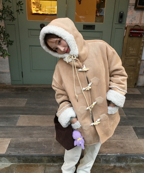 ANOETIC(アノエティック)の「ANC HOODIE MUSTANG_BEIGE(ムートンコート・レディース・Beige・FREE)」の5枚目の写真