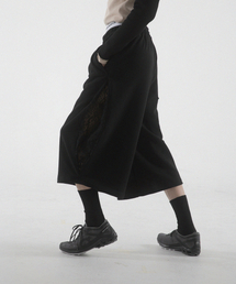 FANSHOW（ファンショー）の「SCISSORS TUCK SEE-THROUGH 3/4 PANTS - BLACK（その他パンツ）」
