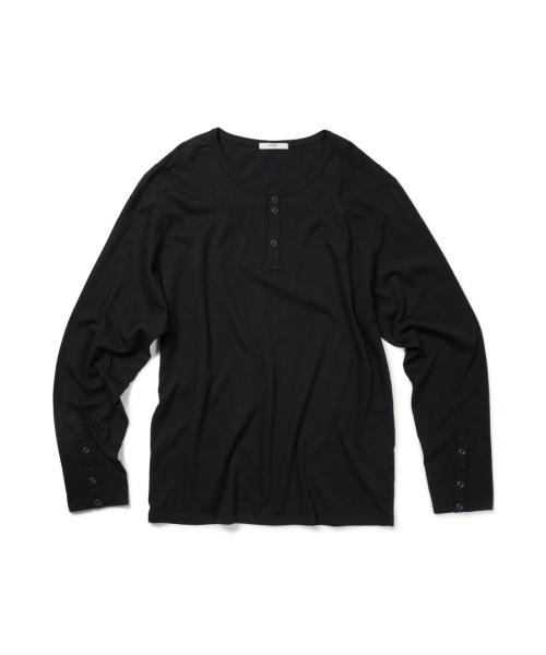 ETCE(イーティーシーイー)の「SNAP SLEEVE HENLEY NECK TEE (BLACK)(Tシャツ/カットソー・メンズ・その他・MEDIUM/LARGE/X-LARGE)」の1枚目の写真