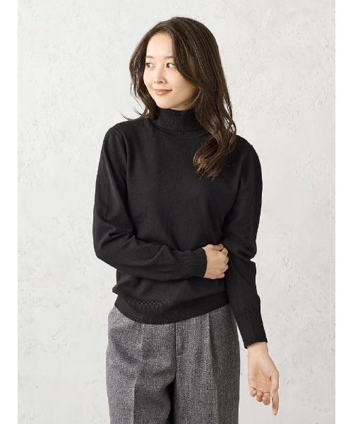 Perfect Suit FActory(パーフェクトスーツファクトリー)の「【Smart Pick!/レディス】しっとり肌触り タートルネックニット カシミヤタッチシリーズ(Tシャツ/カットソー・レディース・ベージュ/ネイビー/ブラック・M/L/LL/S)」の2枚目の写真