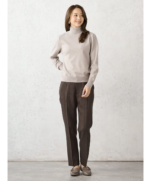 Perfect Suit FActory(パーフェクトスーツファクトリー)の「【Smart Pick!/レディス】しっとり肌触り タートルネックニット カシミヤタッチシリーズ(Tシャツ/カットソー・レディース・ベージュ/ネイビー/ブラック・M/L/LL/S)」の22枚目の写真