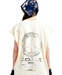 COME（シーオーエムイー）の「[UNISEX] WORLD PEACE Oversized Raw Edge Sleeveless T-Shirt (Beige)（Tシャツ/カットソー）」