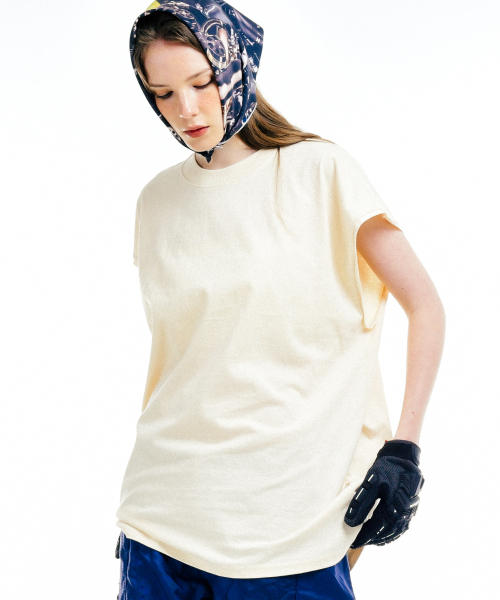 COME（シーオーエムイー）の「[UNISEX] WORLD PEACE Oversized Raw Edge Sleeveless T-Shirt (Beige)（Tシャツ/カットソー・レディース・その他・1(M)/2(L)）」の3枚目の写真