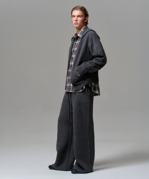 ERA（エラ）の「MEN CASHMERE BLEND RELAXED KNIT SWEATPANTS - CHARCOAL GRAY（スウェットパンツ・メンズ・ダークグレー・OS）」の5枚目の写真